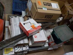 lot 232 image: Pallet of Unclaimed from  Previous ...