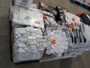 lot 233 image: Pallet of Unclaimed from  Previous ...