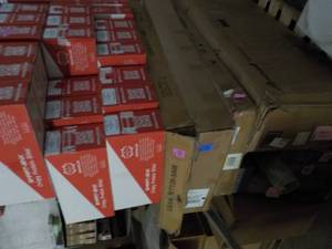 lot 239 image: Pallet of Unclaimed from  Previous ...