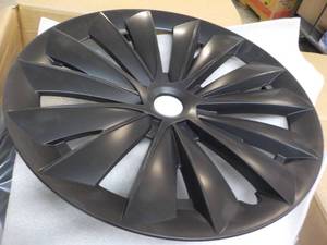 lot 249 image: 4 pcs Model Y Plastic Wheel Hubcaps...