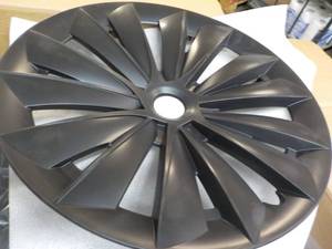 lot 250 image: 4 pcs Model Y Plastic Wheel Hubcaps...