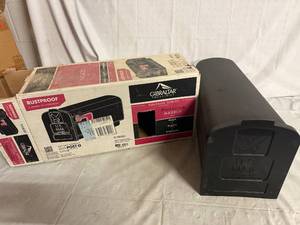lot 42 image: Gibraltar Parson Black Plastic Mailbox