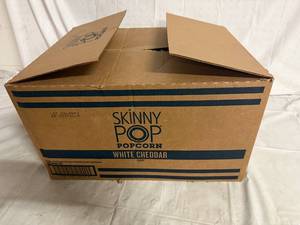 lot 70 image: 10 Bags of Skinny Pop White Cheddar Popcorn