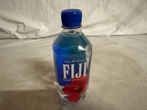 lot 211 image: 15 500ml Bottles of Fiji Water