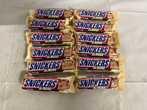 lot 246 image: 12 Snickers Almond Bars
