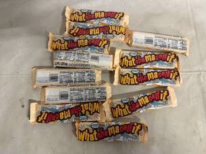 lot 251 image: 12 Whatchamacallit Bars
