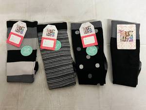lot 318 image: 4 Pairs of Black Muk Luks Socks