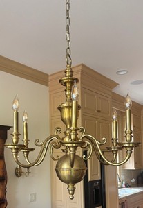 lot 51 image: Beautiful Brass Chandelier