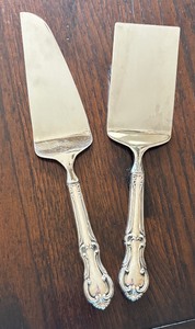 lot 24A image: International Sterling Pie and Cake Servers