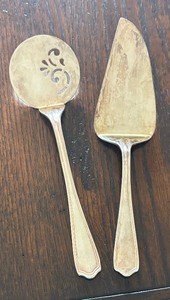 lot 34 image: Waterford Kezwick Tomato and Pie Servers
