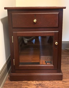 lot 68 image: Reliance 1000 Cigar Cabinet