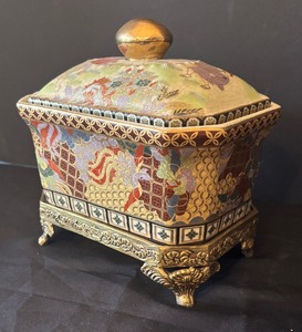 lot 81 image: Vintage Satsuma Style Lidded Porcelain Box with Ornate Feet
