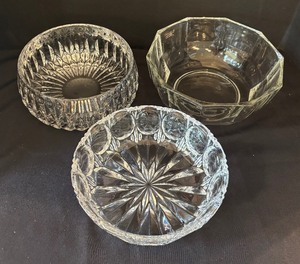 lot 87 image: Set of 3 Decorative Crystal-Style Glass Bowls