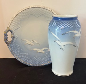 lot 92 image: Bing & Grndahl Seagull Vase and Serving Plate and Vase