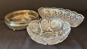 lot 95 image: Set of 3 Pressed Glass Serving Bowls and Dishes