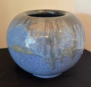 lot 96 image: Round Glazed Ceramic Vase 6 Inch Tall Blue with Drip Pattern