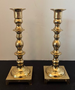 lot 102 image: Set of 4 Brass Candlestick Holders with Round and Square Bases