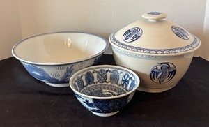 lot 115 image: Set of 3 Blue and White Ceramic Bowls with Asian Motifs