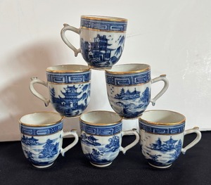 lot 132A image: Set of 6 Blue and White Porcelain Teacups with Asian Motif