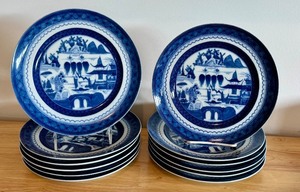 lot 9D image: Set of 12 Mottahedah Blue Canton 8.5 Inch Plates