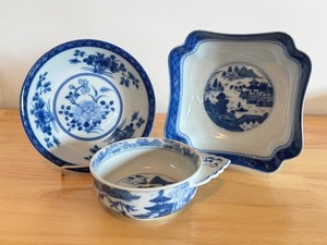 lot 13D image: Set of 3 Mottahedeh Historic Charleston Reproduction Blue and White Bowls and Dishes