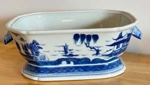 lot 15D image: Mottahedeh Historic Charleston Blue and White Porcelain Planter with Animal Head Handles