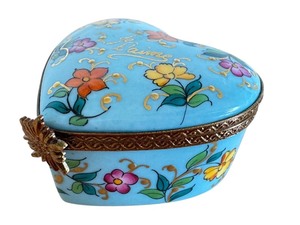 lot 17D image: Vintage Limoges France Heart-Shaped Porcelain Trinket Box, Hand Painted
