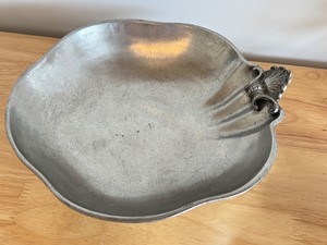 lot 115D image: Vintage Pewter Bowl with Ornate Shell Accent Made in Italy 10 Inch