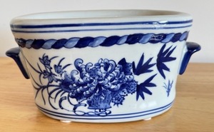 lot 125D image: Blue and White Porcelain Planter with Floral Design, 10 Inch