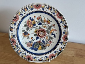 lot 128D image: Royal Goedewaagen Delft Polychrome Hand Painted 9.5 Decorative Plate