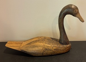 lot 160A image: Vintage Hand Carved Duck Decorative Figurine