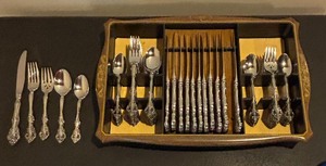 lot 166 image: Oneida DaVinci Stainless Flatware Service for 12