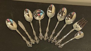 lot 167 image: Oneida DaVinci Stainless Serving Pieces