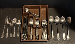 lot 179 image: Oneida Community Silverplate Flatware Set with Tray
