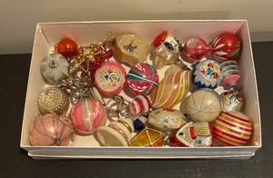 lot 182 image: Collection of Vintage Glass Christmas Ornaments