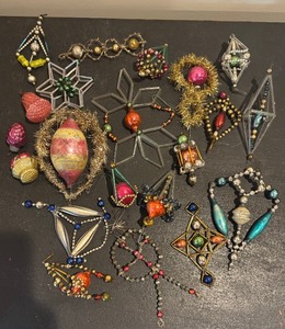 lot 137R image: Collection of Vintage and Antique  Glass Beaded Christmas Ornaments