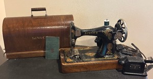 lot 187 image: Singer Vintage Electric Sewing Machine with Wooden Case and Accessories