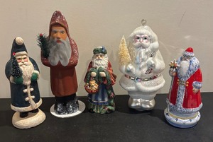 lot 202 image: Set of 5 Vintage Style Santa Figurines and Ornaments