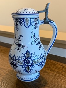 lot 149 image: Hand Painted French Ceramic Beer Stein with Lid, 9.5 Inches Tall