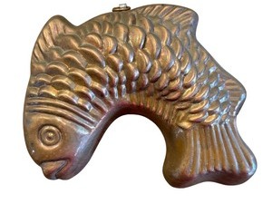 lot 150 image: Vintage Copper Fish-Shaped Mold 7 Inch