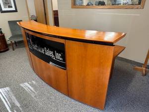 lot 3 image: Reception Desk