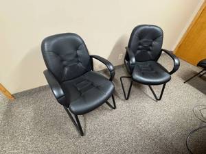lot 7 image: Black Office Side Chairs