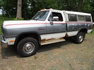lot 1 image: Dodge 1992 pickup truck, VIN 1B7KM2...
