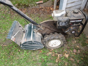lot 16 image: Craftsman rear tine tiller, 6hp 17...