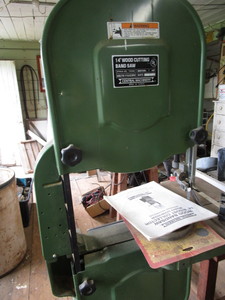 lot 9 image: Central Machinery bandsaw for wood,...