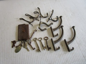 lot 29 image: Vintage skeleton keys, hatcoat hoo...