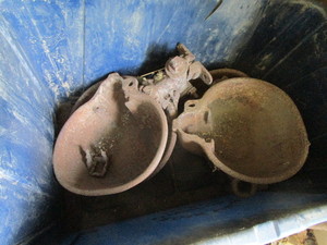 lot 36 image: Barn water fountain cups - four...