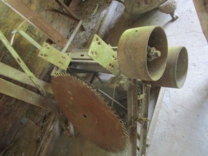 lot 37 image: Buzz saw, two blades, belt...