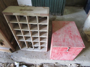 lot 41 image: Bottle flat, wooden box...
