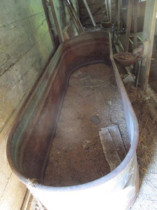 lot 44 image: Farm water tank - great raised bed ...